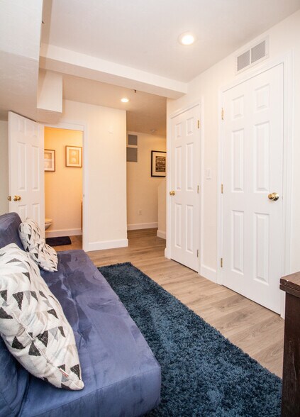 Building Photo - 30 Jay St