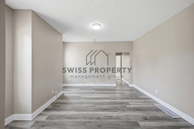 Building Photo - 391 St Clair Ave