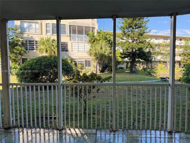 Primary Photo - 1670 NE 191st St