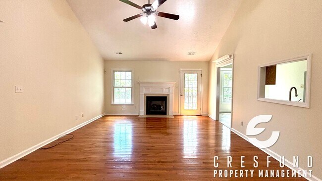 Building Photo - OVER 2000 SQ. FEET - Minutes Away from JAC...