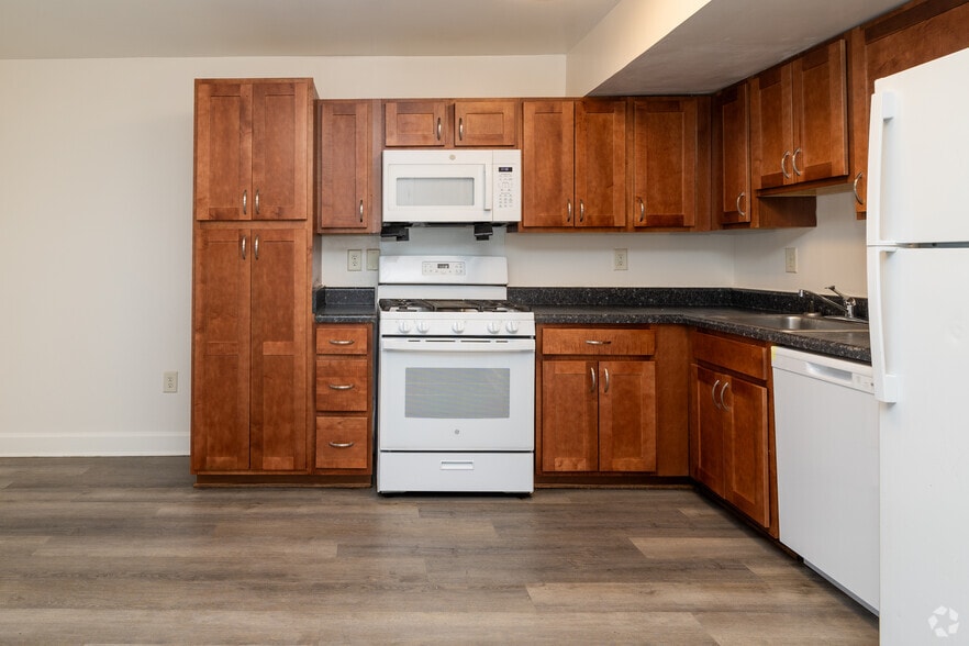 3BR,1.5BA - 1080SF - Kitchen - Windsor Valley Apartments