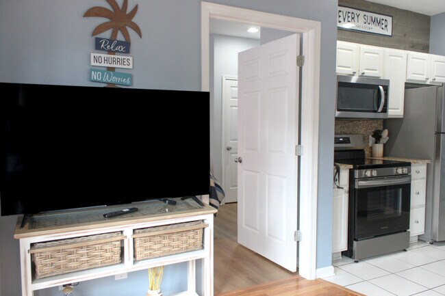 Building Photo - 125 Royal Poste Rd