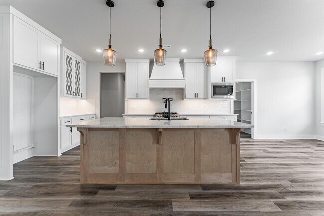 Building Photo - Modern Elegance: Spacious 4-Bedroom New Build with Private Back Porch