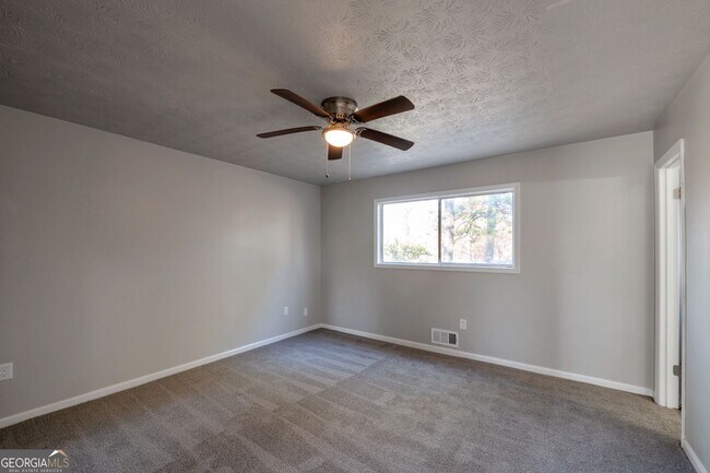 Building Photo - 1870 Sandgate Cir SW