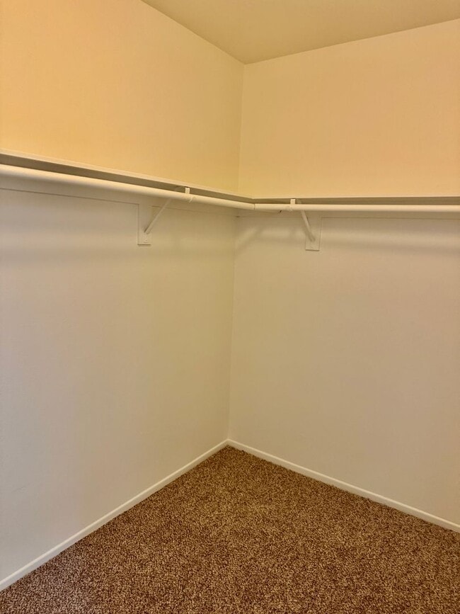 Building Photo - Nice 2 Story Family Home