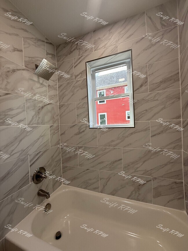 Building Photo - 1030 Oakland Ave