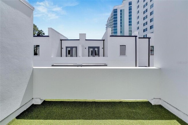 Building Photo - 833 Calla Terrace N