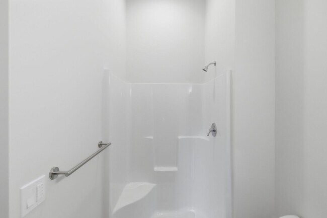 Building Photo - MOVE IN SPECIAL - See Description for Details