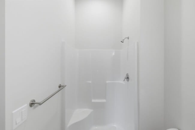 Building Photo - WINTER SPECIAL - NEWLY RENOVATED DOWNTOWN SALEM ONE BEDROOM