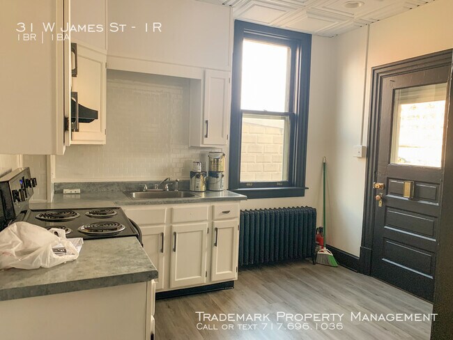 Building Photo - Updated 1 Bedroom Apartment