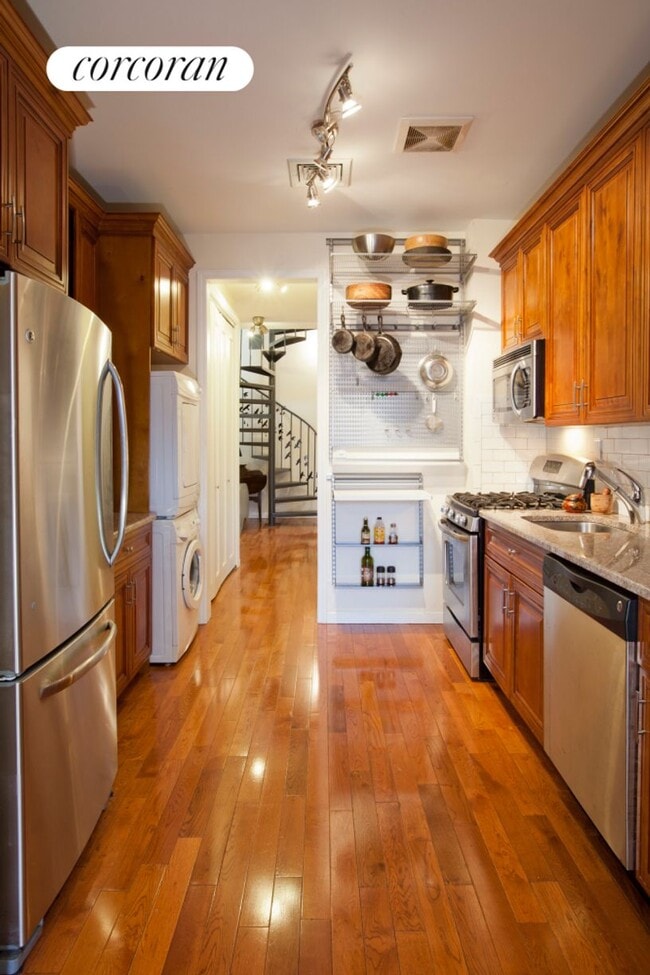 Building Photo - 121 W 131st St