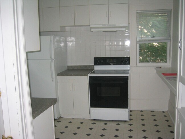 Building Photo - 2213 Van Hise Ave