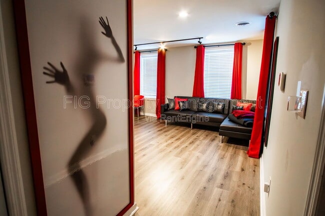 Building Photo - 413 W Depot Ave