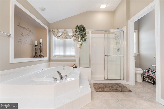 Building Photo - 1710 Stone Ivy Pl