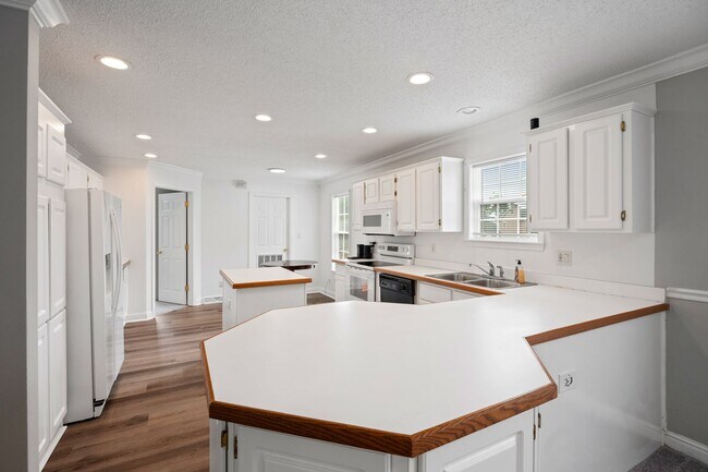 Building Photo - Charming 4 bedroom home in South Raleigh!