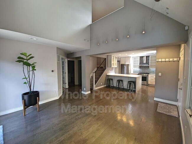 Building Photo - 434 Emerson St