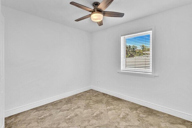 Building Photo - 1837 NE 48th Ct
