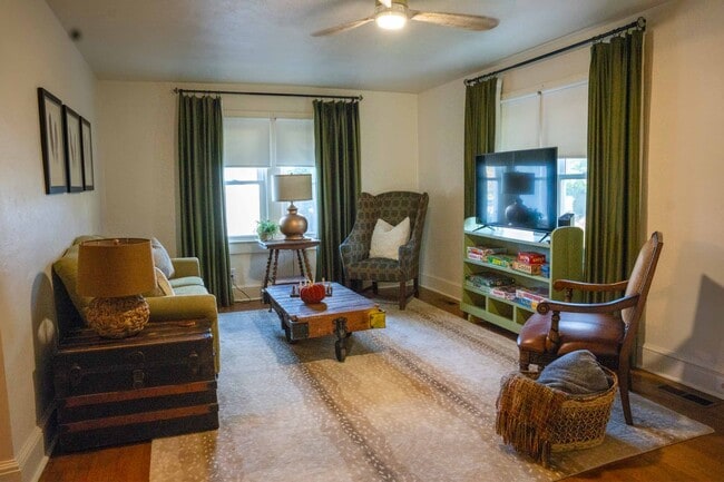 Building Photo - 1806 W Main St