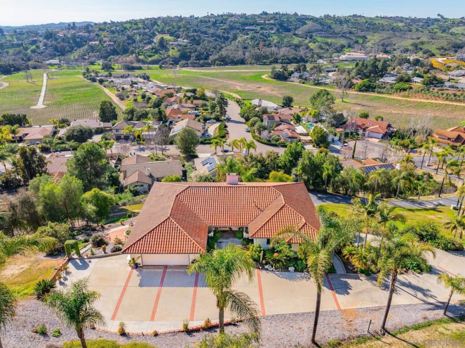 Building Photo - 2908 Lakemont Dr
