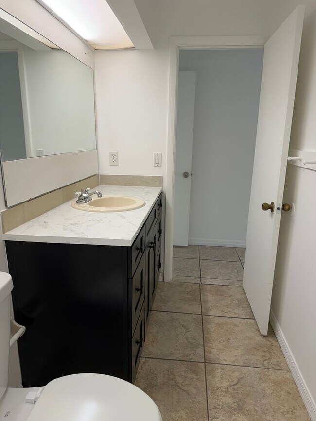 Building Photo - 2208 N Lockwood Ridge Rd