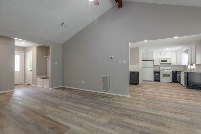 Building Photo - 31 Maywind Ct