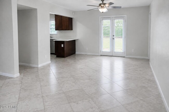 Building Photo - 4326 E Glenrosa Ave