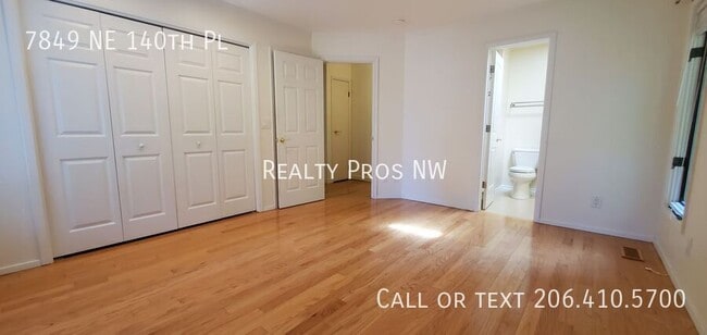 Building Photo - 7849 NE 140th Pl