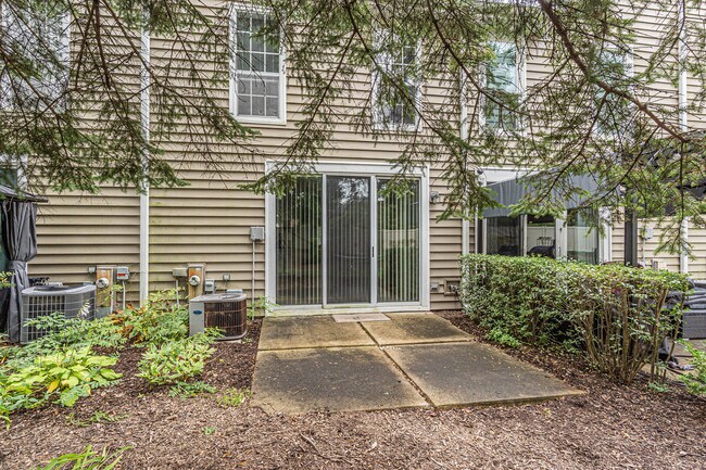 Building Photo - 1126 Regency Dr