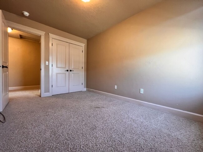 Building Photo - Beautiful Centrally located Duplex in Boise!