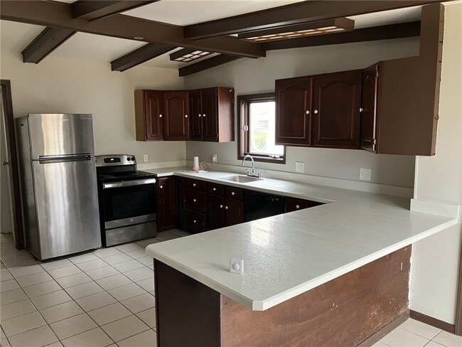 Building Photo - 104 Knickerbocker Ave