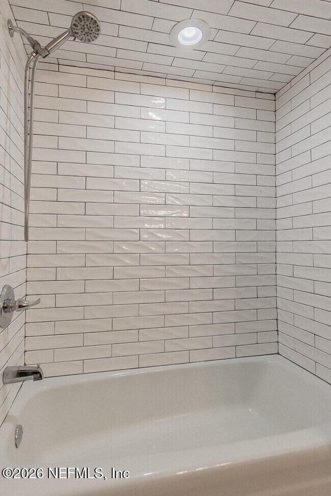 Building Photo - 1549 Montrose Ave E