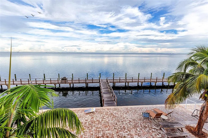 Building Photo - 5231 Beach Dr SE