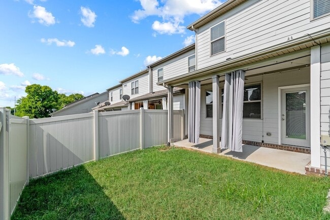 Building Photo - 1444 Channing Dr