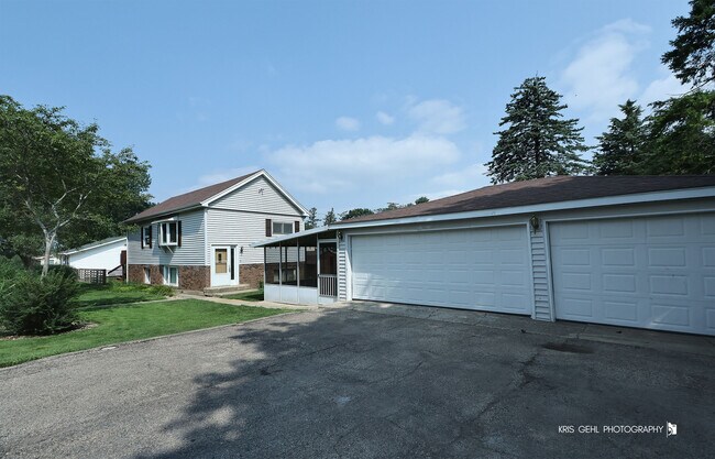 Building Photo - 26415 W Ingleside Shr Rd