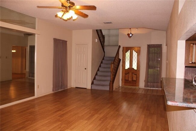 Building Photo - 2141 Surrender Ave