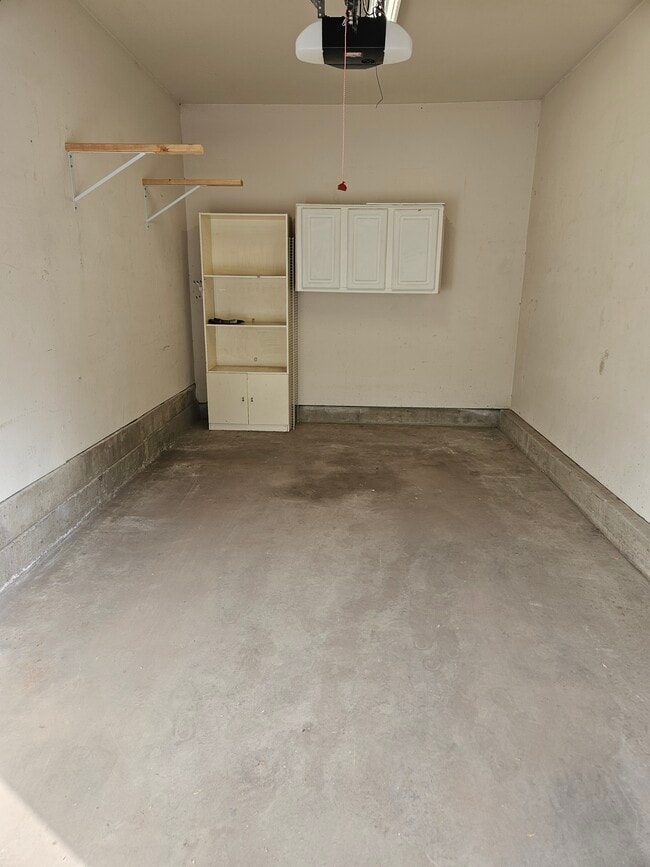 Garage - 7442 S Quail Cir