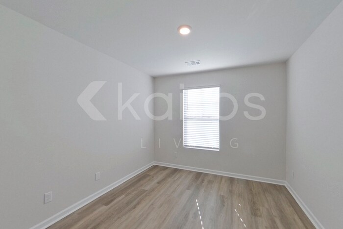 Building Photo - 105 Inez Ave