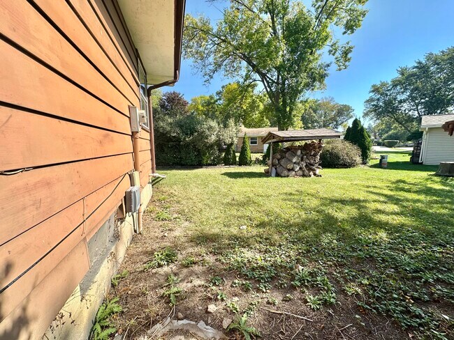 Building Photo - 2330 S Brookside Pkwy
