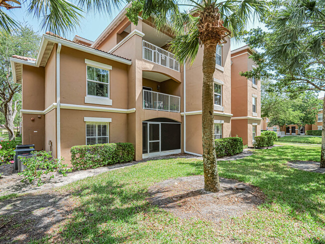 Building Photo - 5060 Fairways Cir