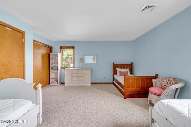 Building Photo - 105 Riverview Ave