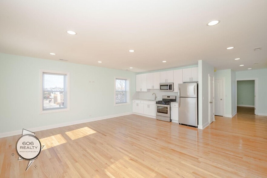 Building Photo - 4456 W Diversey Ave
