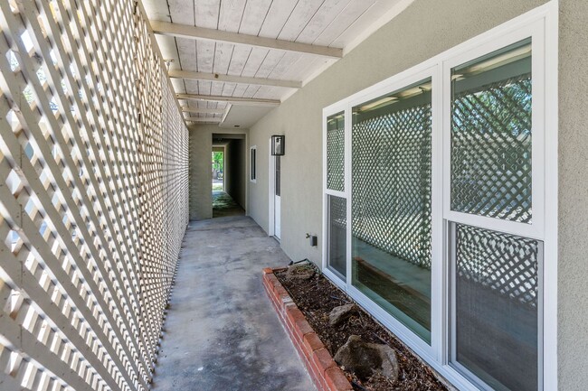 Building Photo - 1450 Rosewood Ln