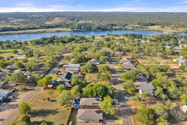 Building Photo - 848 Pecan Ln