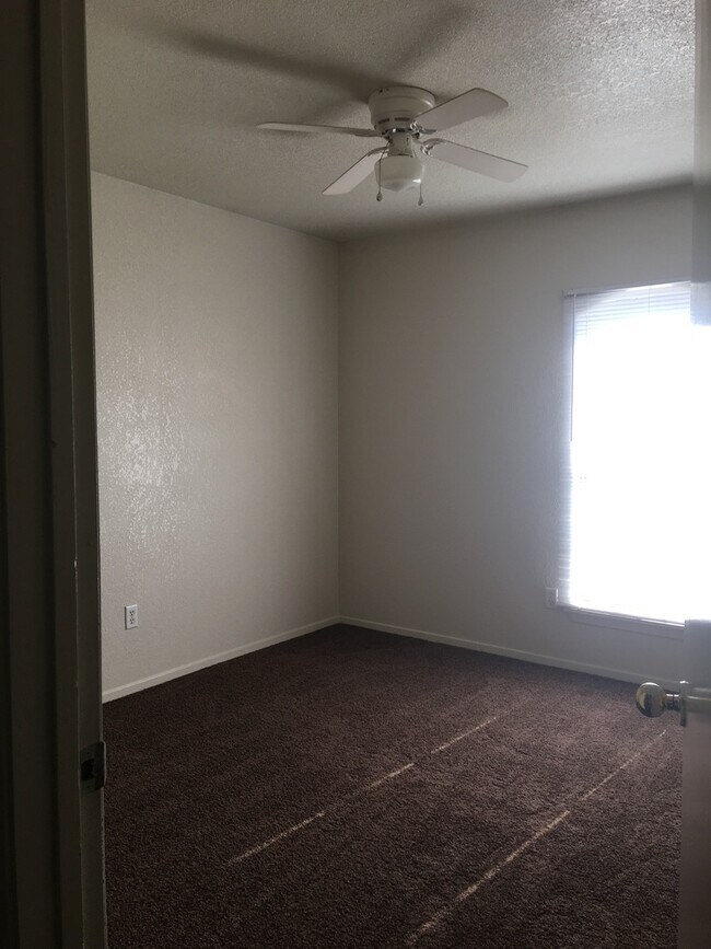 Building Photo - 4 bedroom home for rent