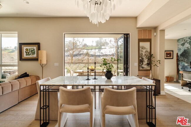 Building Photo - 12765 Bluff Creek Dr