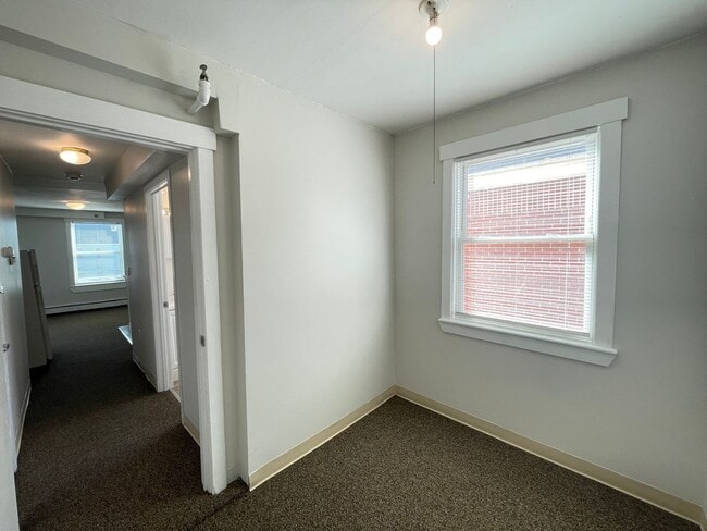 Building Photo - 251 Pine St