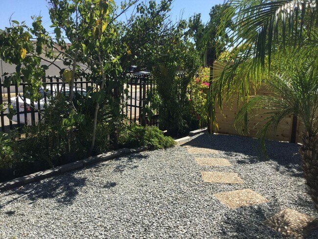 Building Photo - Gorgeous Guest house, with1 Bedroom and 1 Bathroom,  Hawthorne.