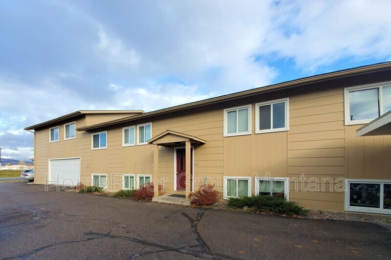 Primary Photo - 913 Pattee Creek Dr