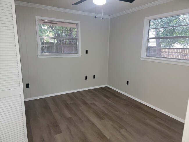 Building Photo - 2610 Demaret Dr