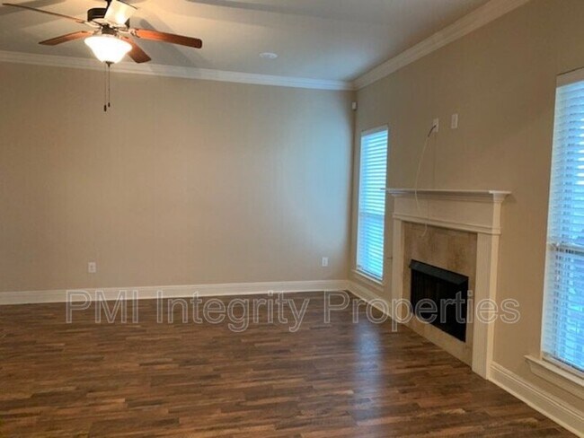 Building Photo - 315 Forest Grove Dr